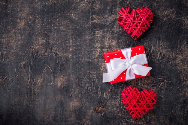 Valentinstag Hintergrund mit roten Herzen