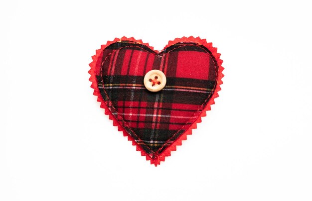 Valentinstag Liebessymbol Designelement Herzrot schwarzes gerahmtes Textil isoliert auf Weiß
