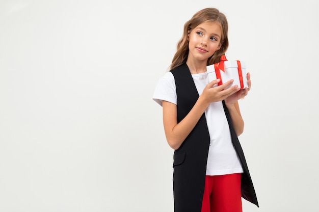 Valentinstag . Teenager erhielt ein Weihnachtsgeschenk von ihrem Liebhaber