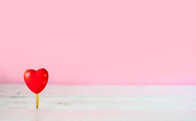 Valentinstag und süßester Tag, Liebesherzkonzept. Platz für Text auf rosa Hintergrund kopieren