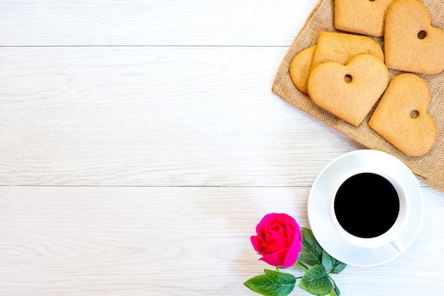 Valentinstag und süßester Tag, Liebeskonzept mit Kaffee und Keks