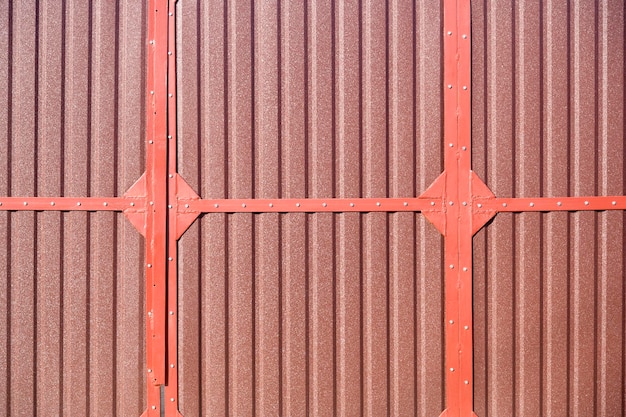 valla de madera marrón