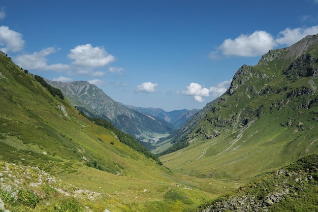 Valle del complejo turístico del río Atsgara de Arkhyz