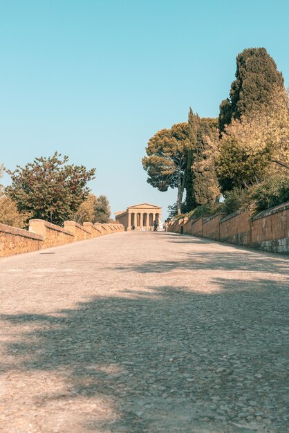 Valle dei Templi Tesoros Históricos entre los Olivos y el Mar Mediterráneo