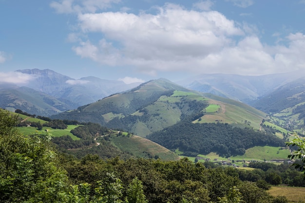 Valle del Pas ou valleys pasiegos localizado na Cantábria, Espanha