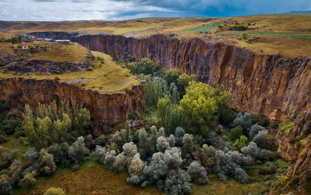 Valle de Ihlara durante la primavera con colores tetraticos