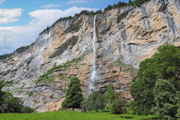 Valle de lauterbrunnen en los alpes suizos