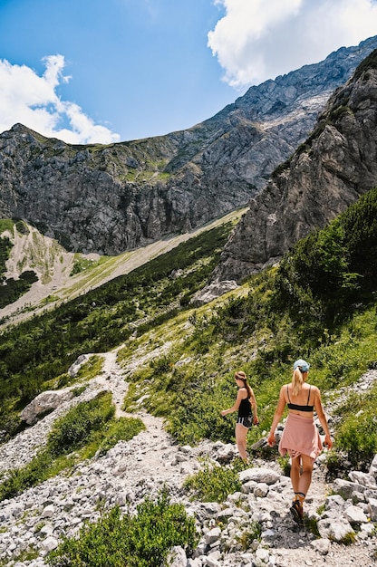 Valle de Logar o Logarska dolina Eslovenia Europa Senderismo en los Alpes savinja y la montaña de Eslovenia Sitio popular para una caminata en el parque nacional de triglav