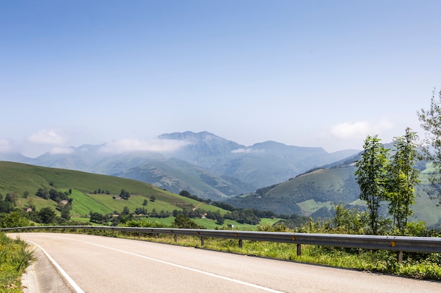 Foto valle del pas o valles pasiegos ubicado en cantabria españa