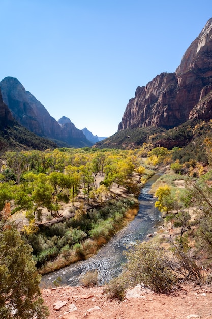 Valle del río virgen