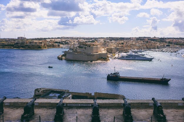 Valletta Malta Upper Barrakka Gardens und Saluting Battery Blick auf Grand Harbour