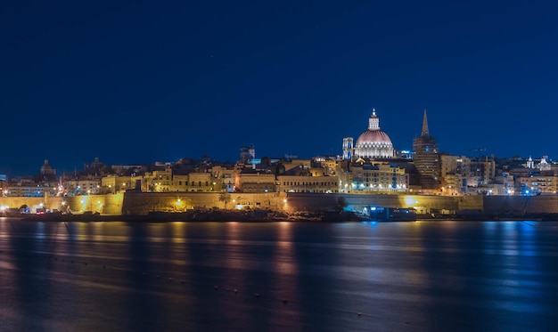 Valletta-Skyline bei Nacht Malta