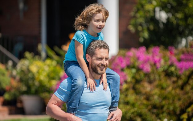 Valor familiar infancia y paternidad padre con niño pequeño niño papá con niño