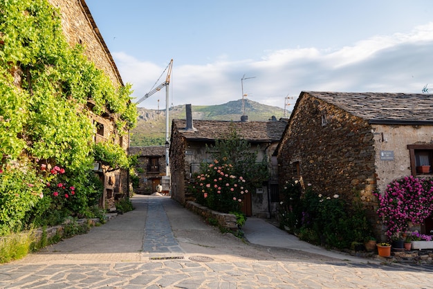 Foto valverde de los arrolllos guadalajara pueblos negros entre montañas