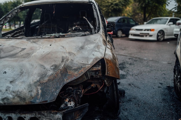 Vandalismo o venganza coche quemado Las consecuencias de la protesta popular coche quemado un crimen Coche tras incendio Auto basura