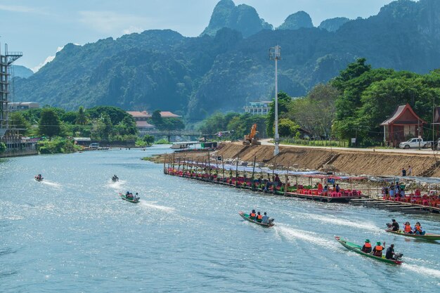 Vangvieng em laolandmark of laosMuitas atrações naturais e atividades de aventura