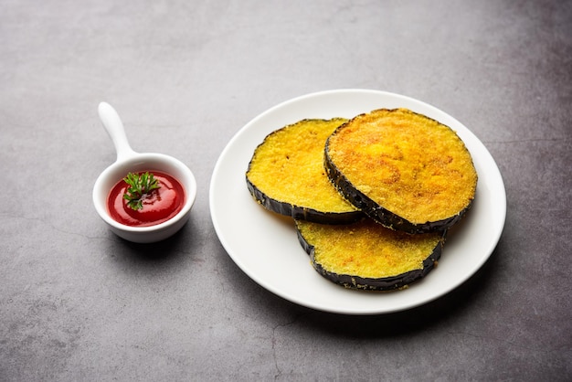 Vangyache Kaap o Pan Fried Crispy Berenjena, receta de guarnición india