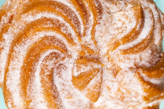 Vanillepuddingkuchen mit weißer Quarkcremefüllung, Quarkdessert mit Sahne