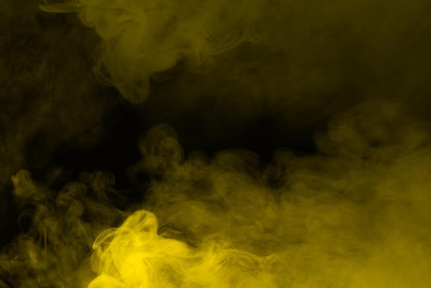 Vapor amarelo em fundo preto