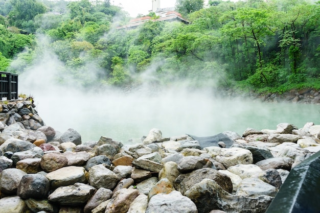 Vapor quente no vale termal