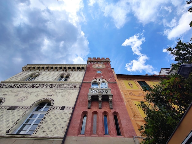 Foto varazze pueblo medieval casas pintadas junto al mar liguria italia