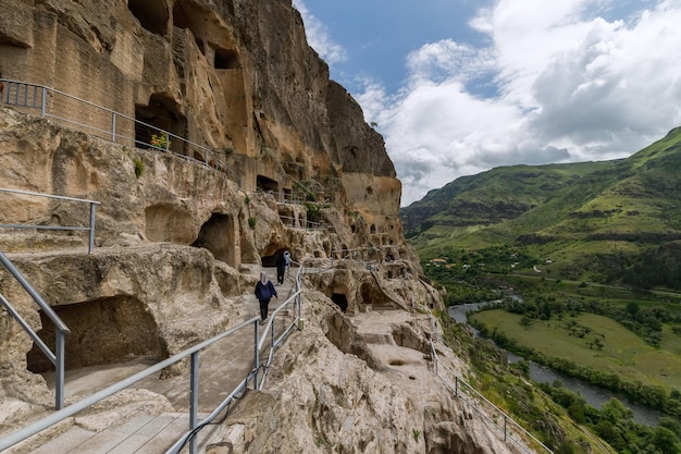 Vardzia é um local de mosteiro de caverna no sul da Geórgia