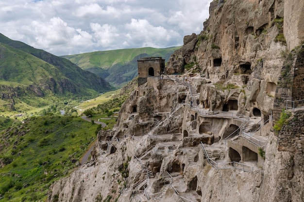 Foto vardzia ist ein höhlenkloster in südgeorgien