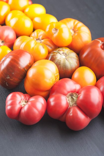 Variação de tomates maduros frescos