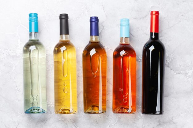 Foto varias botellas de vino