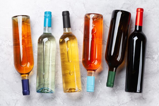 Foto varias botellas de vino