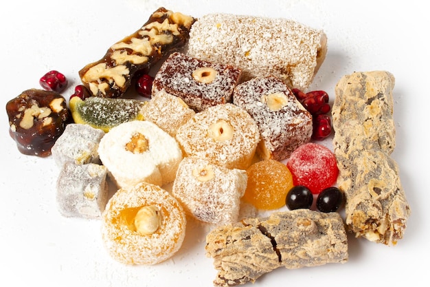 Varias delicias turcas y dulces de chocolate