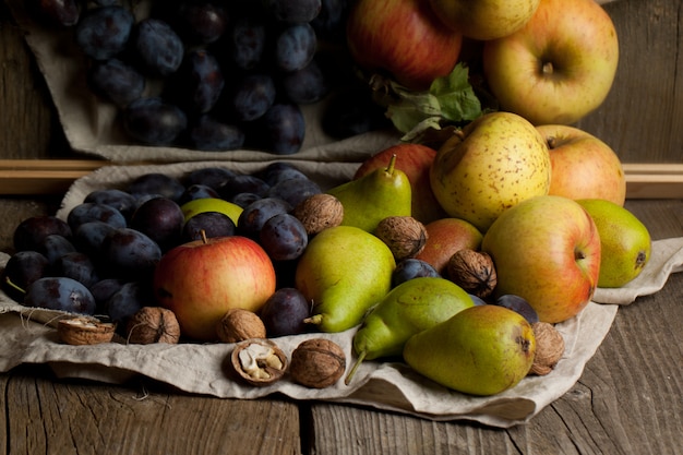 Várias frutas frescas