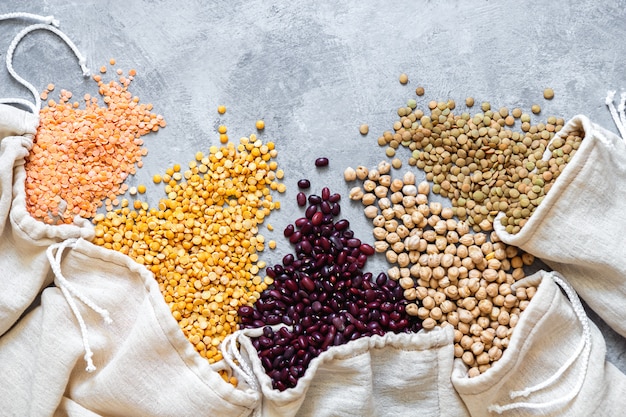 Foto varias legumbres en bolsa ecológica