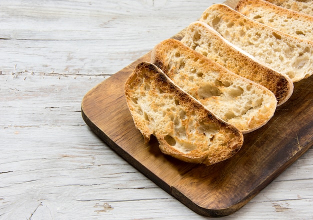 Varias rebanadas de pan tostado