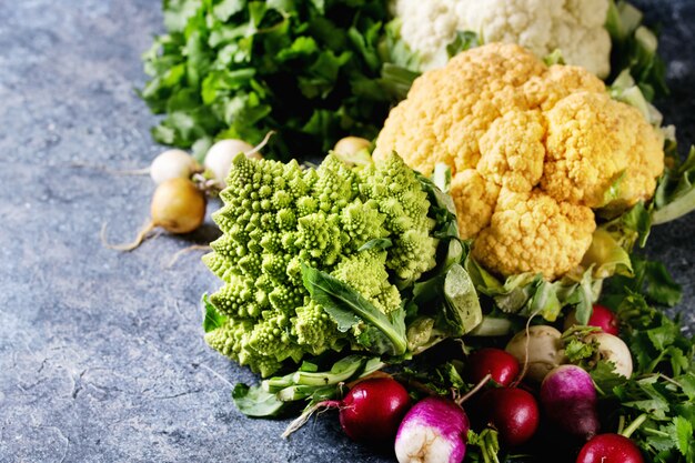 Variedad de coliflor y rábano.