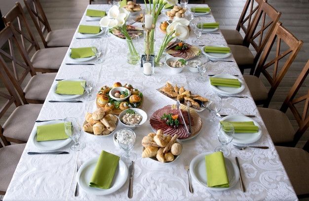 variedad de comida en una mesa decoración de alimentos concepto de fiesta delicatessen