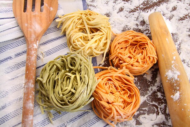 Una variedad de diferentes pastas italianas