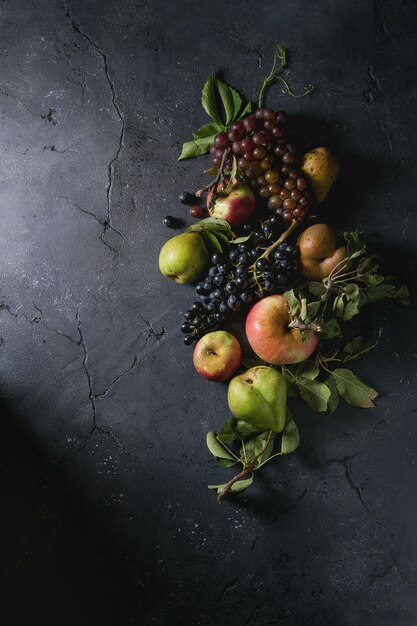 Variedad de frutas de otoño.