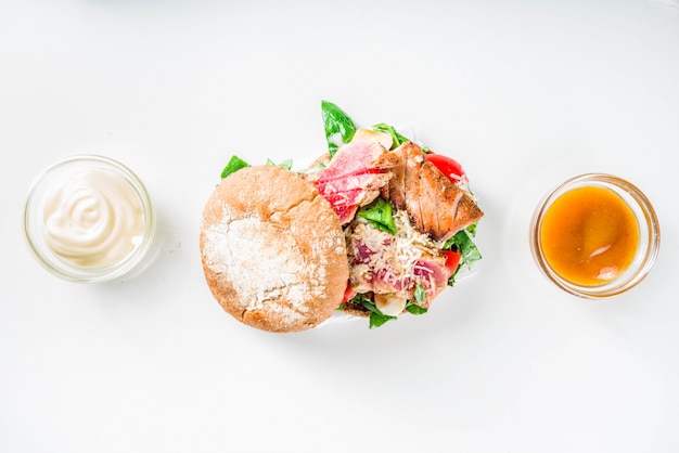 Variedad de hamburguesas de mariscos y pescados.