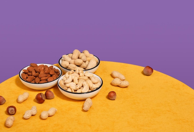 Una variedad de nueces para la nutrición Salud y desayuno Copiar espacio para el texto