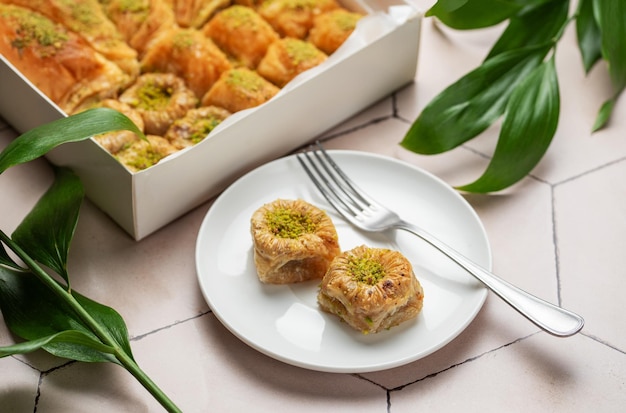 Una variedad de postre de baklava turco