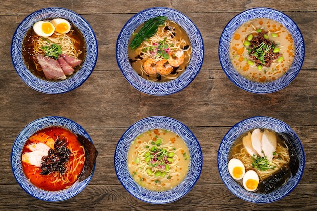 Variedad variada de diferentes sopas de fideos ramen