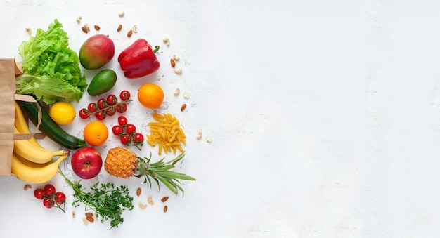 Variedad de verduras y frutas.