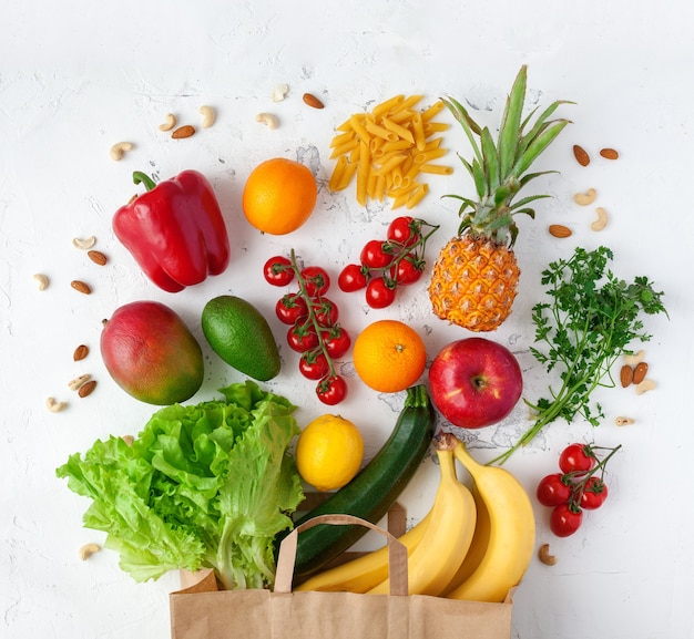 Variedad de verduras y frutas.