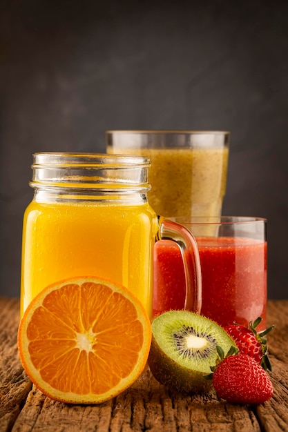 Variedad de zumos de frutas Batidos de frutas