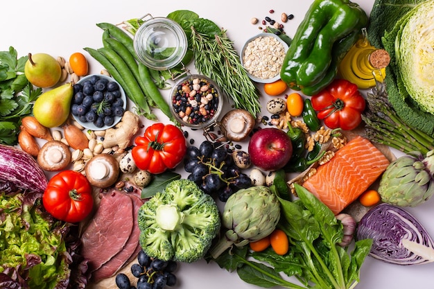 Variedade de alimentos saudáveis para dieta mediterrânea flexitariana de alimentação limpa