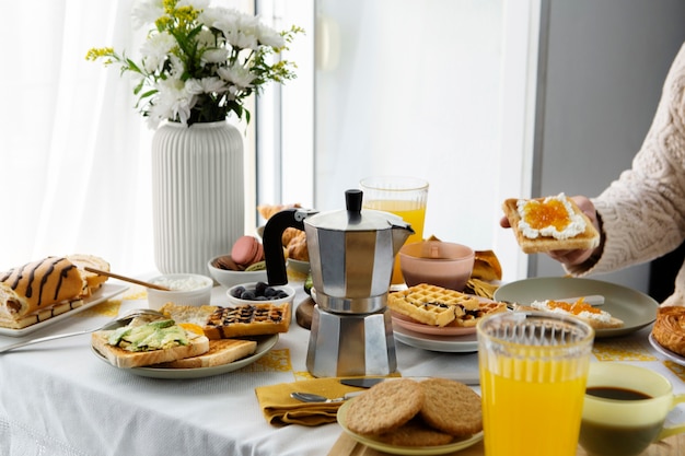 Foto variedade de comida deliciosa ainda vida