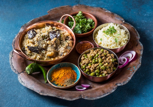 Variedade de diferentes alimentos do Paquistão