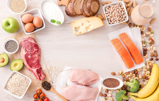 Foto variedade de fonte de proteína saudável e alimentos para musculação. conceito de dieta