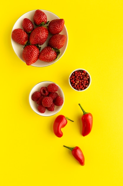 Variedade de frutas e legumes vermelhos